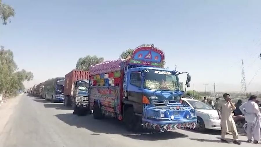 Serangan bom bunuh diri yang menargetkan bus sekolah menewaskan lima orang di Balochistan, Pakistan. (Tangkapan Layar. Reuters TV) Serangan bom bunuh diri yang menargetkan bus sekolah menewaskan lima orang di Balochistan, Pakistan. (Tangkapan Layar. Reuters TV)