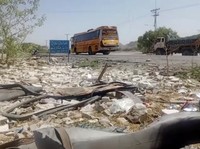 Penampakan Sisa Bom Bunuh Diri Bus Sekolah Tewaskan 4 Anak di Pakistan