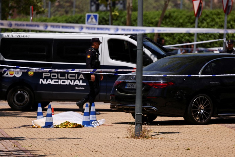 SPAIN-MURDER/UKRAINE Members of the forensic team work at the spot where former Ukrainian politician Andriy Portnov, according to the Spain's Interior Ministry, was shot by unidentified gunmen, outside a school in a wealthy suburb of Madrid, in Madrid, Spain May 21, 2025. REUTERS/Nacho Doce