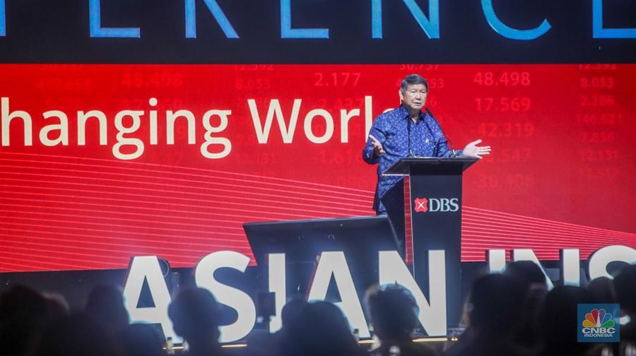 Utusan Khusus Presiden RI Bidang Iklim dan Energi, Hashim Djojohadikusumo menyampaikan paparan dalam DBS Asian Insights Conference di Jakarta, Rabu (21/5/2025). (CNBC Indonesia/Faisal Rahman)