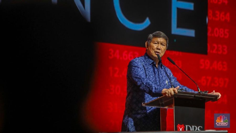 Utusan Khusus Presiden RI Bidang Iklim dan Energi, Hashim Djojohadikusumo menyampaikan paparan dalam DBS Asian Insights Conference di Jakarta, Rabu (21/5/2025). (CNBC Indonesia/Faisal Rahman)