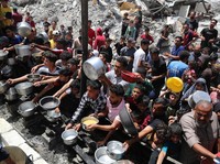 Israel Menggila di Gaza, Bunuh Puluhan Warga yang Lagi Antre Makan