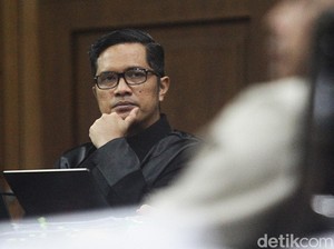 Febri Diansyah ke Ahli di Sidang Hasto: Tanpa Izin Dewas, Penyadapan KPK Sah?
