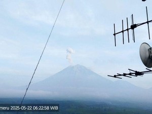 Gunung Semeru Erupsi Lagi, Tinggi Letusan 700 Meter Pagi Ini