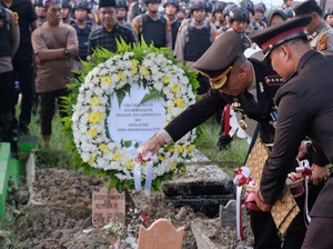 Kapolda Riau Beri Penghormatan Terakhir Anggota Tim Raga yang Wafat