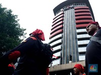 Aksi Massa Buruh Demo di Depan KPK Tuntut Kasus Dugaan Suap Kemnaker
