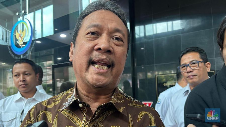 Menteri Kelautan dan Perikanan (MenKP) Sakti Wahyu Trenggono saat ditemui usai acara Coral Triangle Day di Auditorium Kementerian Kelautan dan Perikanan (KKP) Jakarta, Kamis (22/5/2025). (CNBC Indonesia/Martyasari Rizky)