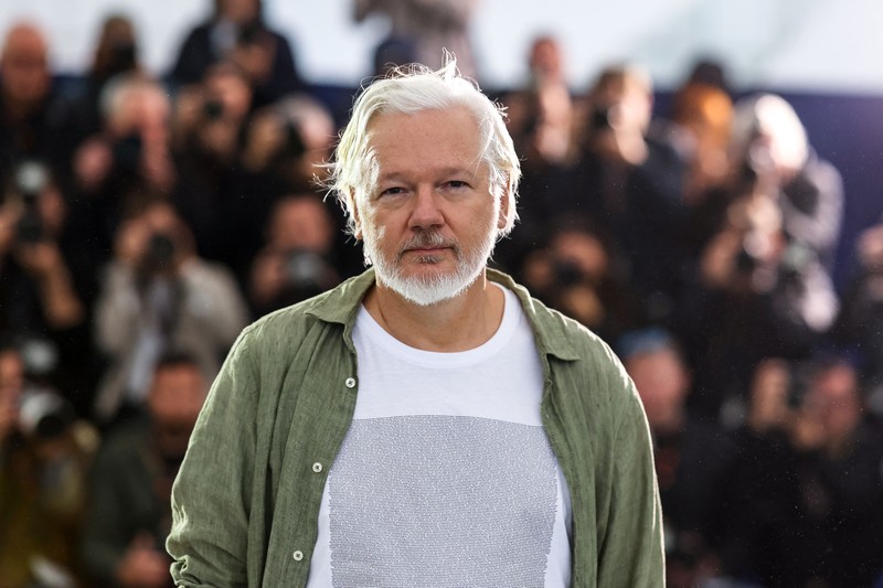 Pendiri WikiLeaks Julian Assange, Stella Assange, sutradara Eugene Jarecki, produser Kathleen Fournier dan pengacara Jennifer Robinson berpose selama sesi pemotretan untuk film dokumenter 
