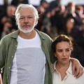 Bos WikiLeaks Pakai Kaos Bertuliskan Nama Anak Gaza di Cannes
