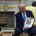 Video: Putar Video Genosida, Pertemuan Trump & Presiden Afsel Panas!