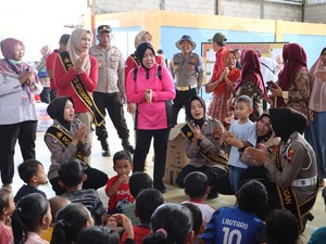 Polwan Grobogan Sediakan Trauma Healing-Dapur Umum untuk Korban Banjir