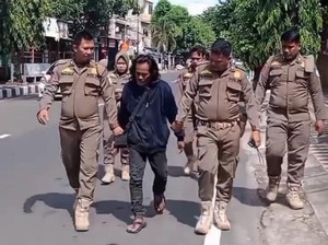 Pria Diduga ODGJ Ngamuk di Toko-Palak Warga di Jalanan Parepare