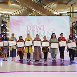 Mantap! Direksi Srikandi TASPEN Raih Penghargaan Ini