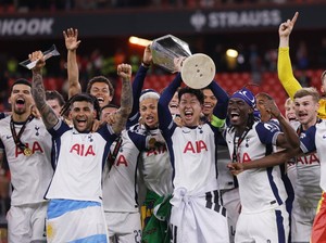 Son Heung-min Tak Kebagian Medali Juara Saat Angkat Trofi Liga Europa!