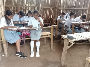 Bantu Perjuangan SMA di Sumba Ini Agar Prestasi Murid Terus Meningkat