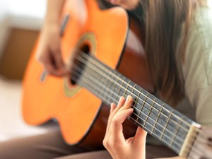 16 Chord Lagu Buat Nongkrong dari yang Viral dan Terbaru hingga Nostalgia