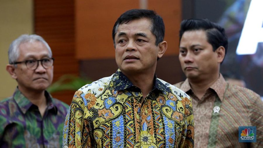 Dirjen Bea Cukai, Djaka Budi Utama saat Konferensi Pers APBN KITA bulan Mei 2025. (CNBC Indonesia/Muhammad Sabki)