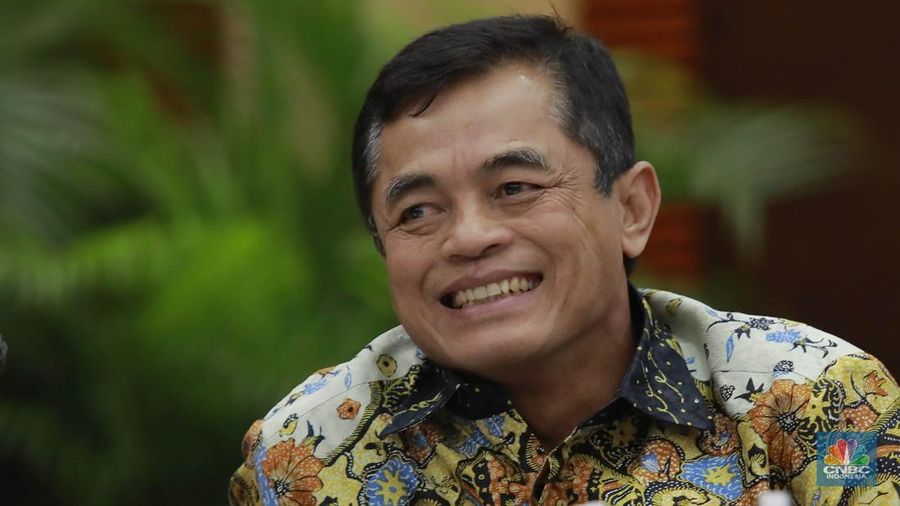 Dirjen Bea Cukai, Djaka Budi Utama saat Konferensi Pers APBN KITA bulan Mei 2025. (CNBC Indonesia/Muhammad Sabki)