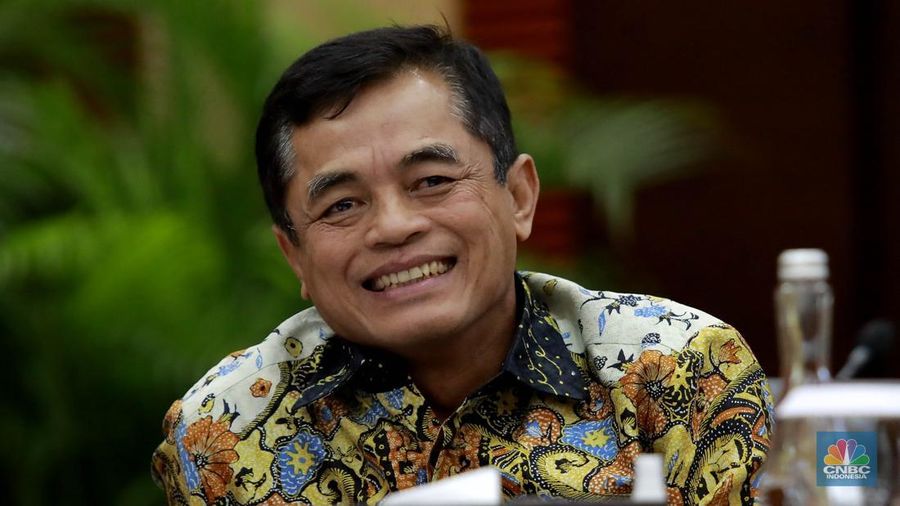 Dirjen Bea Cukai, Djaka Budi Utama saat Konferensi Pers APBN KITA bulan Mei 2025. (CNBC Indonesia/Muhammad Sabki)