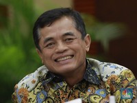 Dirjen Bea Cukai, Djaka Budi Utama saat Konferensi Pers APBN KITA bulan Mei 2025. (CNBC Indonesia/Muhammad Sabki)