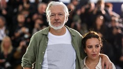Video: Julian Assange Bawa Misi Dukung Palestina di Festival Cannes 2025
