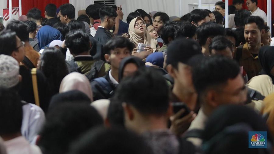 Kementerian Ketenagakerjaan (Kemnaker) menggelar Job Fair Kemnaker 2025 yang diselenggarakan pada 22-23 Mei 2025 di Gedung Kemnaker, Jakarta Selatan. (CNBC Indonesia/Muhammad Sabki) Kementerian Ketenagakerjaan (Kemnaker) menggelar Job Fair Kemnaker 2025 yang diselenggarakan pada 22-23 Mei 2025 di Gedung Kemnaker, Jakarta Selatan. (CNBC Indonesia/Muhammad Sabki)