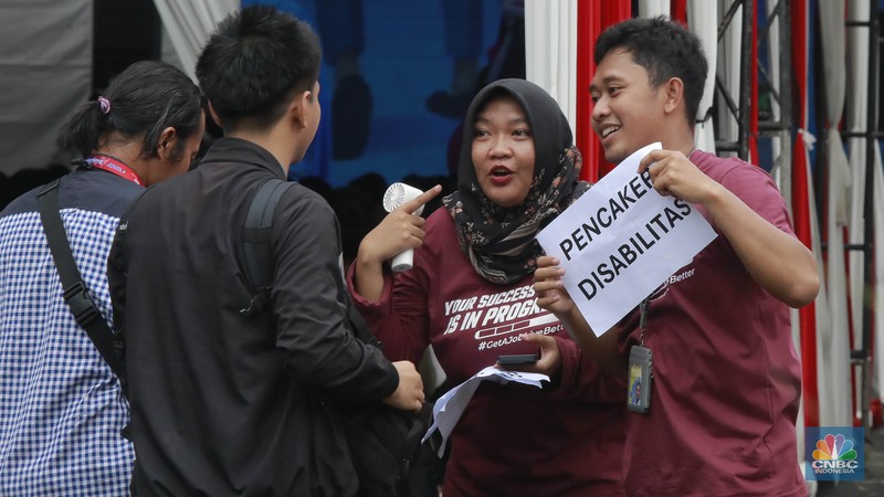 Kementerian Ketenagakerjaan (Kemnaker) menggelar Job Fair Kemnaker 2025 yang diselenggarakan pada 22-23 Mei 2025 di Gedung Kemnaker, Jakarta Selatan. (CNBC Indonesia/Muhammad Sabki) Kementerian Ketenagakerjaan (Kemnaker) menggelar Job Fair Kemnaker 2025 yang diselenggarakan pada 22-23 Mei 2025 di Gedung Kemnaker, Jakarta Selatan. (CNBC Indonesia/Muhammad Sabki)