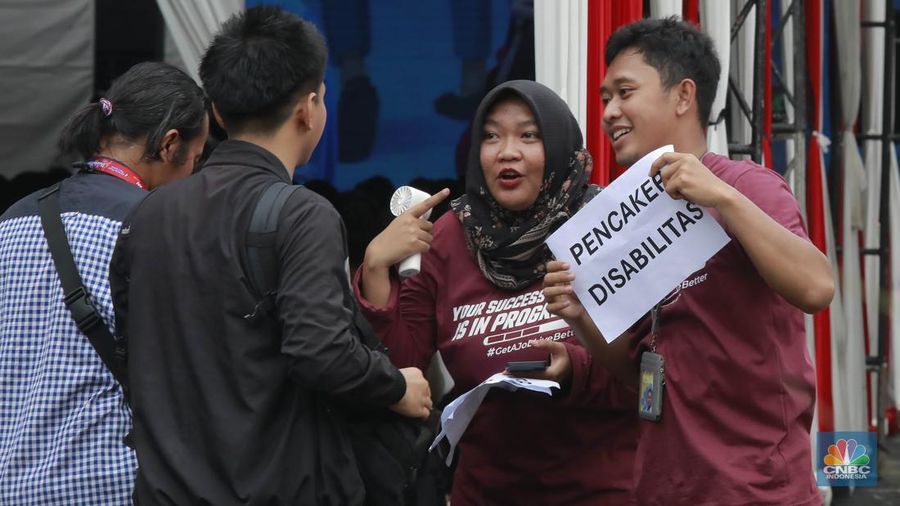 Kementerian Ketenagakerjaan (Kemnaker) menggelar Job Fair Kemnaker 2025 yang diselenggarakan pada 22-23 Mei 2025 di Gedung Kemnaker, Jakarta Selatan. (CNBC Indonesia/Muhammad Sabki) Kementerian Ketenagakerjaan (Kemnaker) menggelar Job Fair Kemnaker 2025 yang diselenggarakan pada 22-23 Mei 2025 di Gedung Kemnaker, Jakarta Selatan. (CNBC Indonesia/Muhammad Sabki)