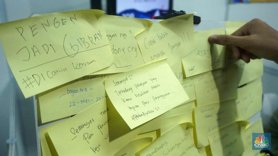 Kementerian Ketenagakerjaan (Kemnaker) menggelar Job Fair Kemnaker 2025 yang diselenggarakan pada 22-23 Mei 2025 di Gedung Kemnaker, Jakarta Selatan. (CNBC Indonesia/Muhammad Sabki) Kementerian Ketenagakerjaan (Kemnaker) menggelar Job Fair Kemnaker 2025 yang diselenggarakan pada 22-23 Mei 2025 di Gedung Kemnaker, Jakarta Selatan. (CNBC Indonesia/Muhammad Sabki)