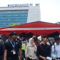 Cerita Gen Z Susah Cari Kerja, Terpaksa Jualan dan Jadi Buruh Harian