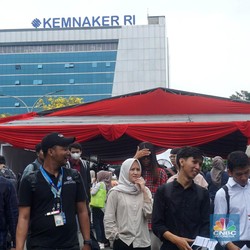 Ramai Warga RI Cari Kerja di Job Fair, LPEM: Awas Risiko Job Mismatch!