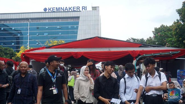 Ramai Warga RI Cari Kerja di Job Fair, LPEM: Awas Risiko Job Mismatch!