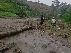Lansia di Lembang Diduga Hilang Terseret Banjir