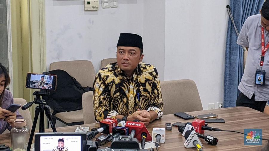 Menteri Sekretaris Negara Prasetyo Hadi di kantor Kementerian Sekretariat Negara, Jakarta, Jumat (23/05/2025). (CNBC Indonesia/Emir Yanwardhana)