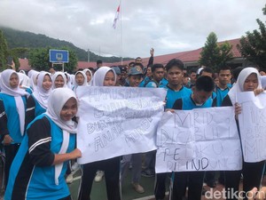 Video: Aksi Protes Siswa di Lubuklinggau Buntut Oknum Guru Cabul