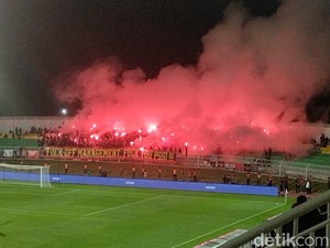 Komdis PSSI Denda PSM Makassar Rp 220 Juta gegara Suporter Nyalakan Flare