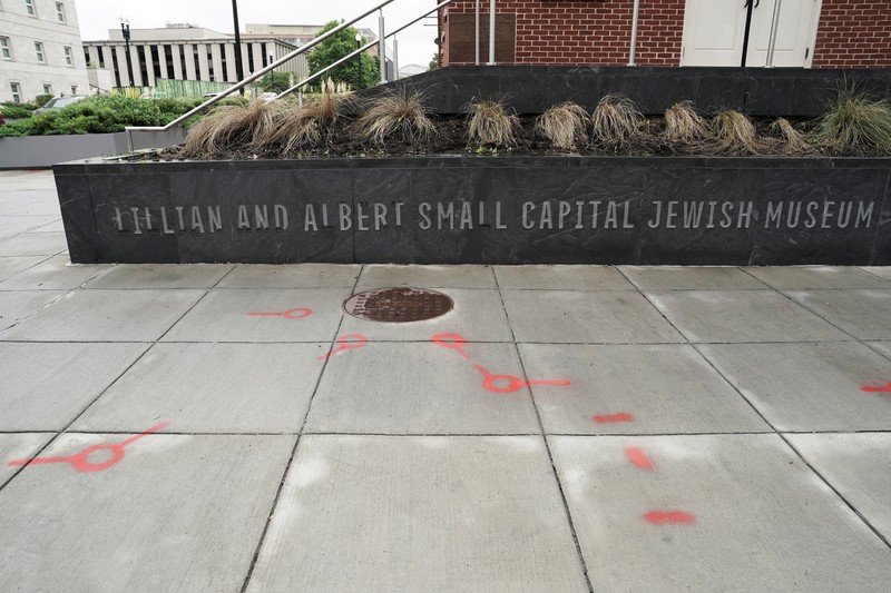 Suasana setelah dua staf kedutaan Israel ditembak mati di dekat Museum Yahudi Ibu Kota di Washington, D.C., New York City, AS, Kamis (22/6/2024). (REUTERS/Evelyn Hockstein) Suasana setelah dua staf kedutaan Israel ditembak mati di dekat Museum Yahudi Ibu Kota di Washington, D.C., New York City, AS, Kamis (22/6/2024). (REUTERS/Evelyn Hockstein)
