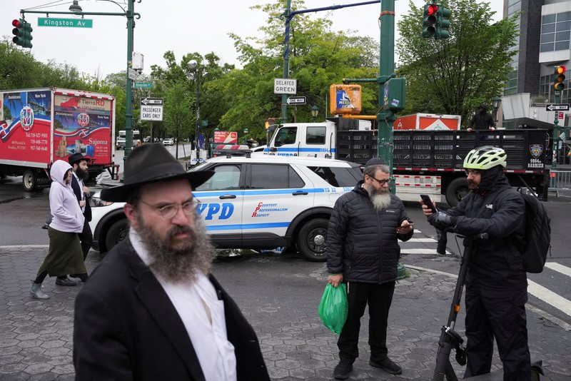 Suasana setelah dua staf kedutaan Israel ditembak mati di dekat Museum Yahudi Ibu Kota di Washington, D.C., New York City, AS, Kamis (22/6/2024). (REUTERS/Evelyn Hockstein) Suasana setelah dua staf kedutaan Israel ditembak mati di dekat Museum Yahudi Ibu Kota di Washington, D.C., New York City, AS, Kamis (22/6/2024). (REUTERS/Evelyn Hockstein)