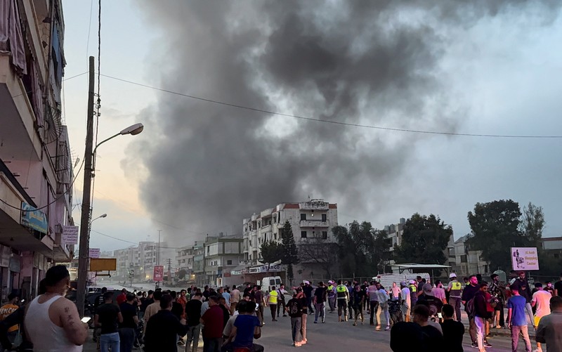 Suasana yang terjadi setelah Israel mengeluarkan peringatan evakuasi, di Toul, distrik Nabatieh, Lebanon selatan, Kamis (22/5/2025). (REUTERS/Ali Hankir) Suasana yang terjadi setelah Israel mengeluarkan peringatan evakuasi, di Toul, distrik Nabatieh, Lebanon selatan, Kamis (22/5/2025). (REUTERS/Ali Hankir)