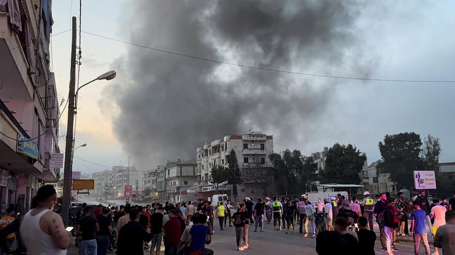 Suasana yang terjadi setelah Israel mengeluarkan peringatan evakuasi, di Toul, distrik Nabatieh, Lebanon selatan, Kamis (22/5/2025). (REUTERS/Ali Hankir)