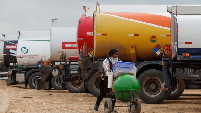 Presiden Ini Nekat Cabut Subsidi BBM, Harga Bensin-Solar Naik 163%