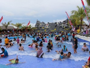 Waterboom Pesona Modern Banjar: Wahana, Harga Tiket, Lokasi