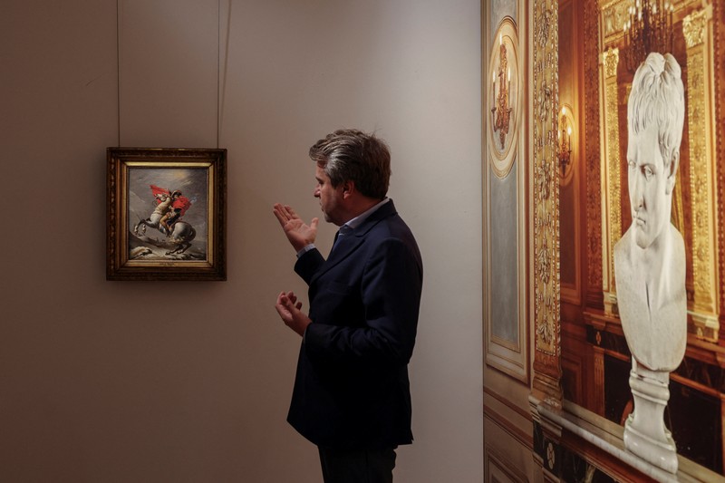 Artefak langka Napoleon diresmikan di Sotheby’s Hong Kong menjelang pelelangan di Paris. (REUTERS/Tyrone Siu) Artefak langka Napoleon diresmikan di Sotheby’s Hong Kong menjelang pelelangan di Paris. (REUTERS/Tyrone Siu)