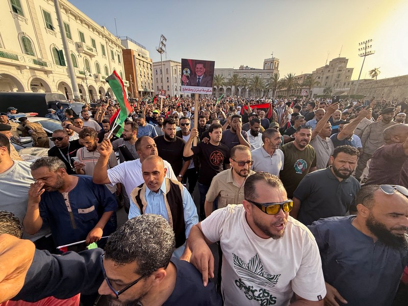 Demonstran menuntut penggulingan Pemerintah Persatuan Nasional Libya, di Tripoli, Libya, Jumat (23/4/2025). (REUTERS/Ayman al-Sahili) Demonstran menuntut penggulingan Pemerintah Persatuan Nasional Libya, di Tripoli, Libya, Jumat (23/4/2025). (REUTERS/Ayman al-Sahili)