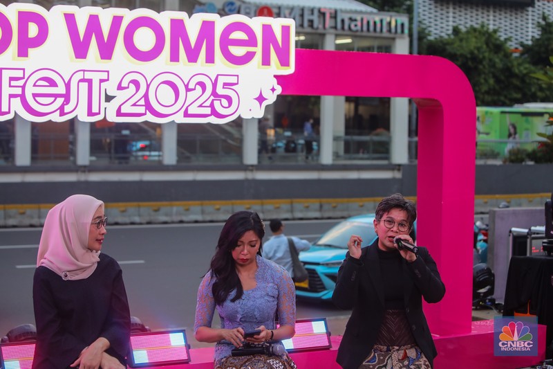 Direktur Pengembangan Usaha INALUM, Melati Sarnita menyampaikan paparan dalam acara Top Women Fest CNBC Indonesia 2025 di Anjungan Sarinah, Jakarta, Sabtu (24/5/2025). (CNBC Indonesia/Faisal Rahman)