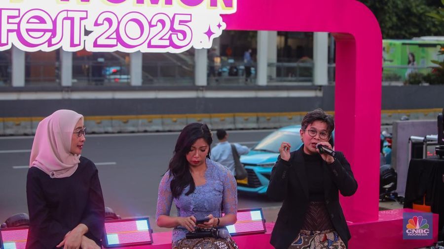 Direktur Pengembangan Usaha INALUM, Melati Sarnita menyampaikan paparan dalam acara Top Women Fest CNBC Indonesia 2025 di Anjungan Sarinah, Jakarta, Sabtu (24/5/2025). (CNBC Indonesia/Faisal Rahman)