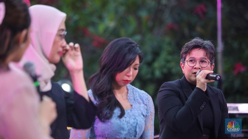 Direktur Utama Injourney, Maya Watono menyampaikan paparan dalam acara Top Women Fest CNBC Indonesia 2025 di Anjungan Sarinah, Jakarta, Sabtu (24/5/2025). (CNBC Indonesia/Faisal Rahman)