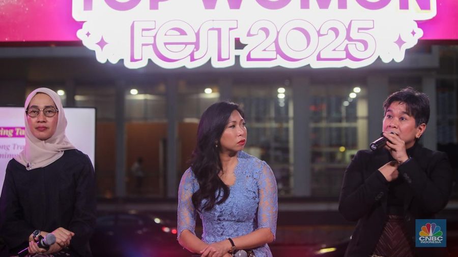 Direktur Pengembangan Usaha INALUM, Melati Sarnita menyampaikan paparan dalam acara Top Women Fest CNBC Indonesia 2025 di Anjungan Sarinah, Jakarta, Sabtu (24/5/2025). (CNBC Indonesia/Faisal Rahman) Direktur Pengembangan Usaha INALUM, Melati Sarnita menyampaikan paparan dalam acara Top Women Fest CNBC Indonesia 2025 di Anjungan Sarinah, Jakarta, Sabtu (24/5/2025). (CNBC Indonesia/Faisal Rahman)