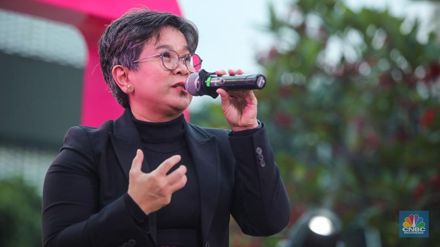 Direktur Pengembangan Usaha INALUM, Melati Sarnita menyampaikan paparan dalam acara Top Women Fest CNBC Indonesia 2025 di Anjungan Sarinah, Jakarta, Sabtu (24/5/2025). (CNBC Indonesia/Faisal Rahman)