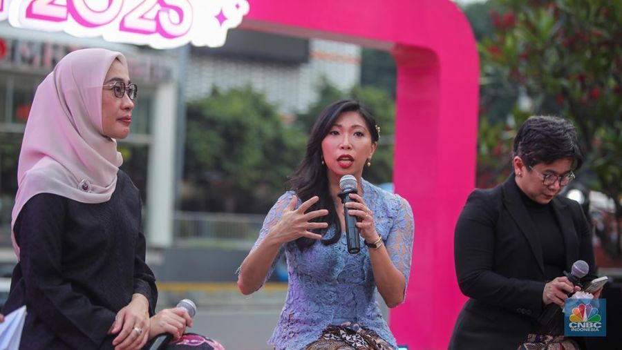 Direktur Utama Injourney, Maya Watono menyampaikan paparan dalam acara Top Women Fest CNBC Indonesia 2025 di Anjungan Sarinah, Jakarta, Sabtu (24/5/2025). (CNBC Indonesia/Faisal Rahman)